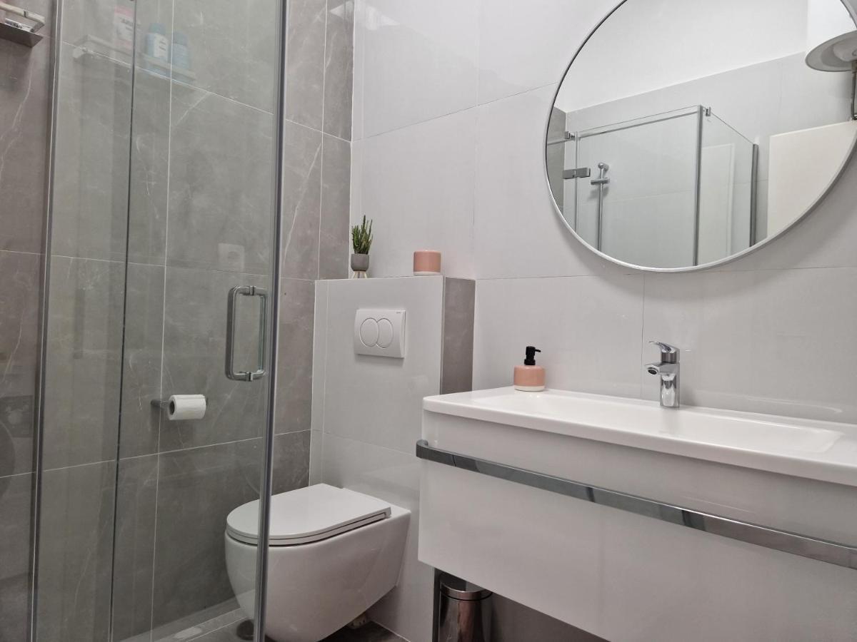 Apartman Leana Apartment สปลิท ภายนอก รูปภาพ