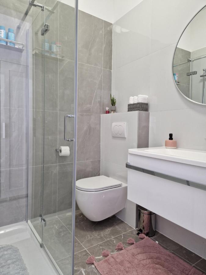 Apartman Leana Apartment สปลิท ภายนอก รูปภาพ